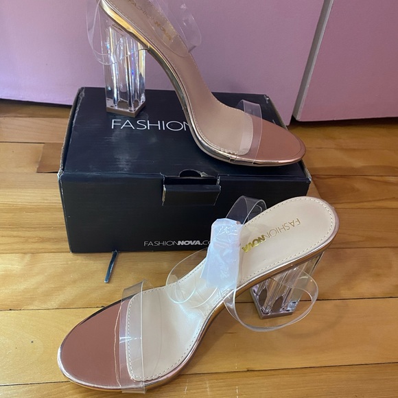 Fashion Nova Glass slipper with rose gold - Picture 3 of 9